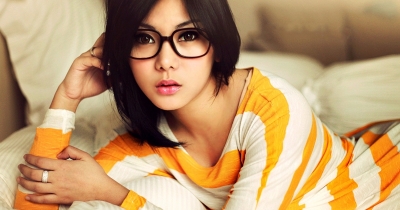 10 Super Qualities Of Guys And Girls With Glasses..